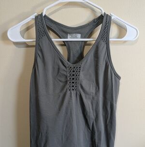 Athleta Women's Size Medium Rev Up Laser Cut Built In Shelf Bra Gray Tank Top